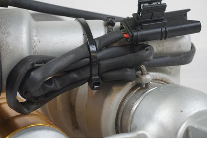 Snett nerifrån på Stötdämpare ESA från en BMW R 1250 GS -2021 motorcykel.