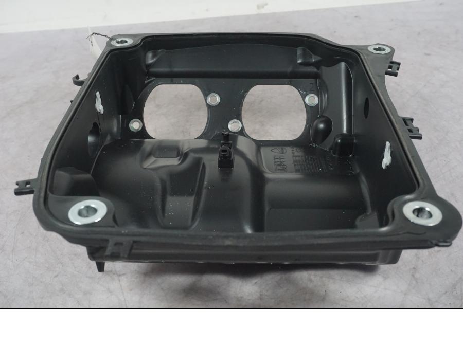 Snett uppifrån på Luftburk från en Ducati Multistrada V4 -2024 motorcykel.