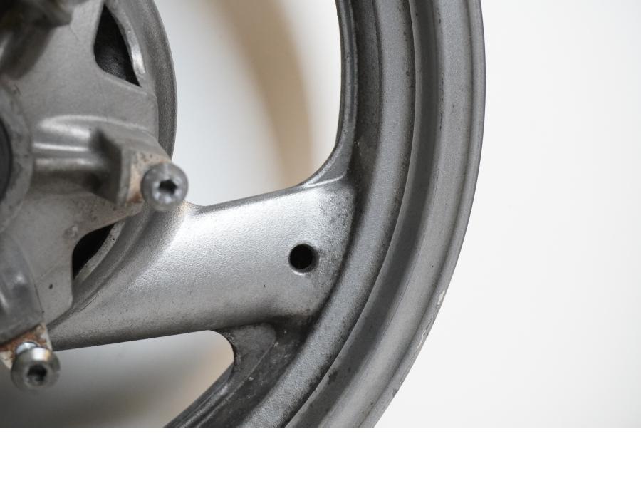 Extrabild5 på Fälg från en Yamaha FJ 1200 -1989 motorcykel.