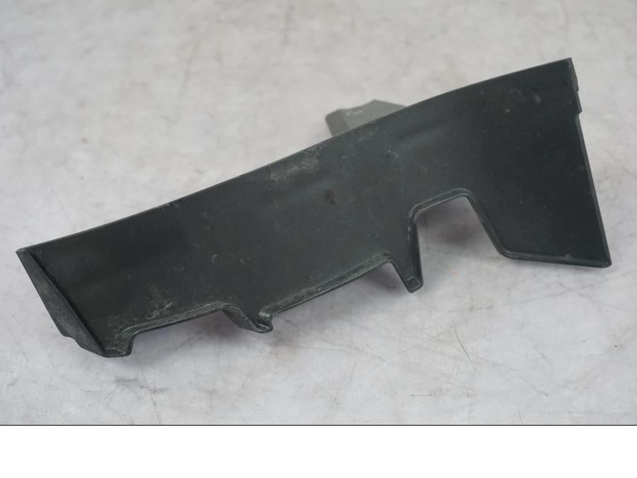 Baksidan på Plast från en KTM 1290 Super Duke R -2022 motorcykel.