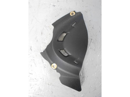 Framsidan på Kedjeskydd från en Ducati Monster 1200 -2014 motorcykel.