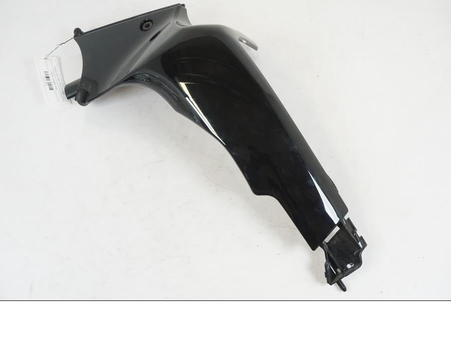 Framsidan på Sidkåpa från en Suzuki VZR 1800 -2009 motorcykel.