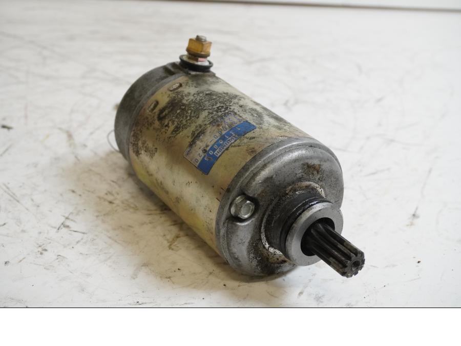 Framsidan på Startmotor från en Triumph TT 600 -2001 motorcykel.