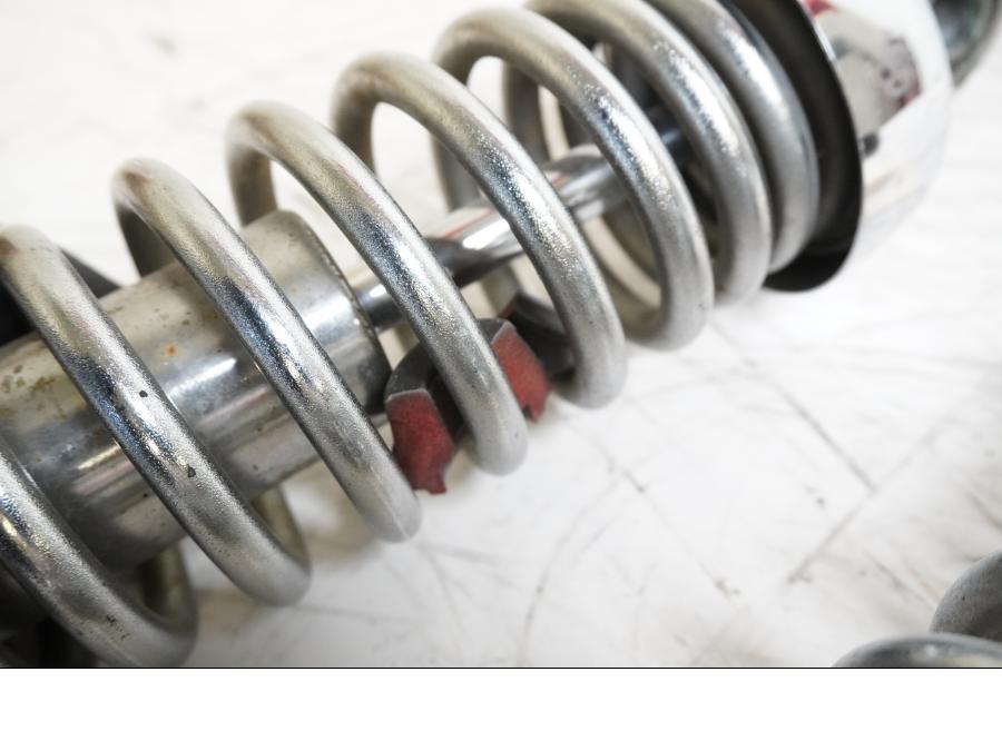 Snett uppifrån på Stötdämpare från en Yamaha XV 1100 -1993 motorcykel.