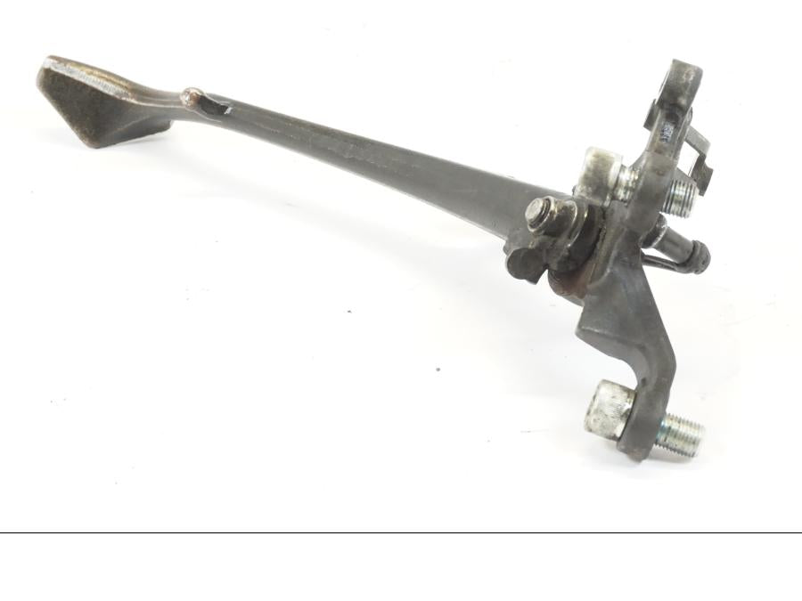 Snett nerifrån på Sidostöd från en Suzuki GSX-R 1000 -2007 motorcykel.