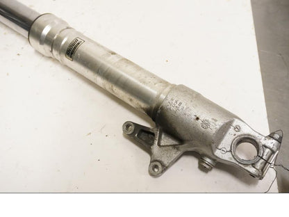 Baksidan på Gaffelben från en Honda CBR 900 RR -1999 motorcykel.