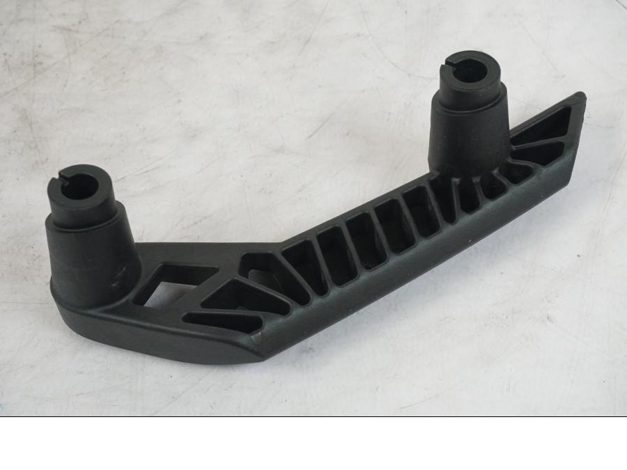 Extrabild2 på Fotpinnefäste från en KTM 690 Enduro -2022 motorcykel.