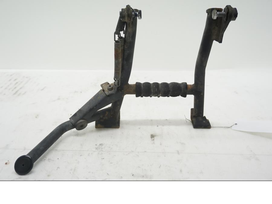 Baksidan på Centralstöd från en Triumph Tiger Explorer -2012 motorcykel.