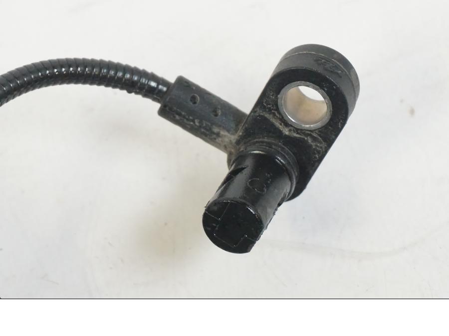 Baksidan på ABS givare från en BMW R 1250 GS -2021 motorcykel.