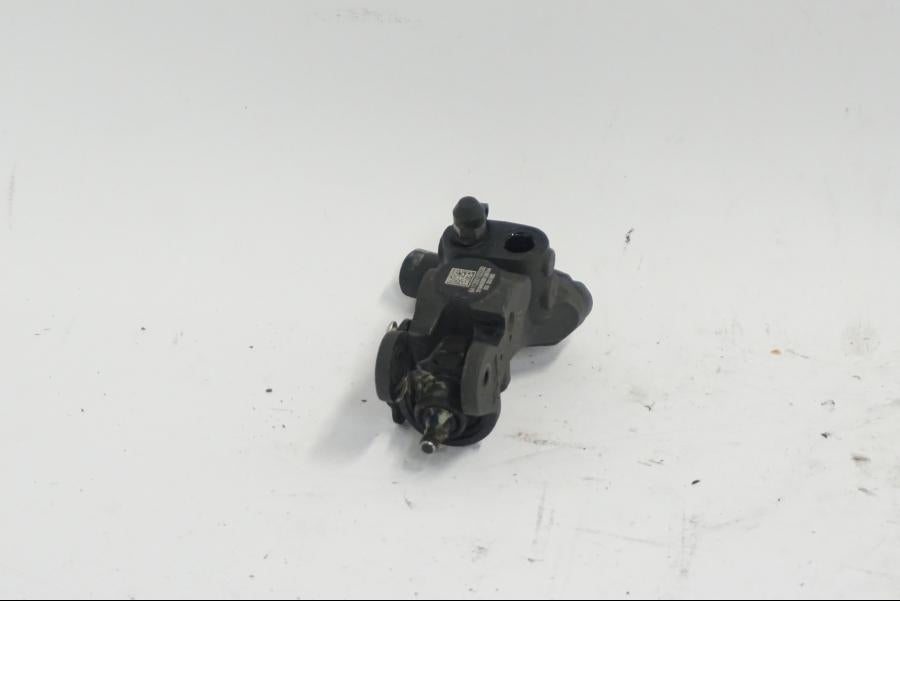 Snett uppifrån på Bromshuvudcylinder från en KTM 790 Duke -2018 motorcykel.