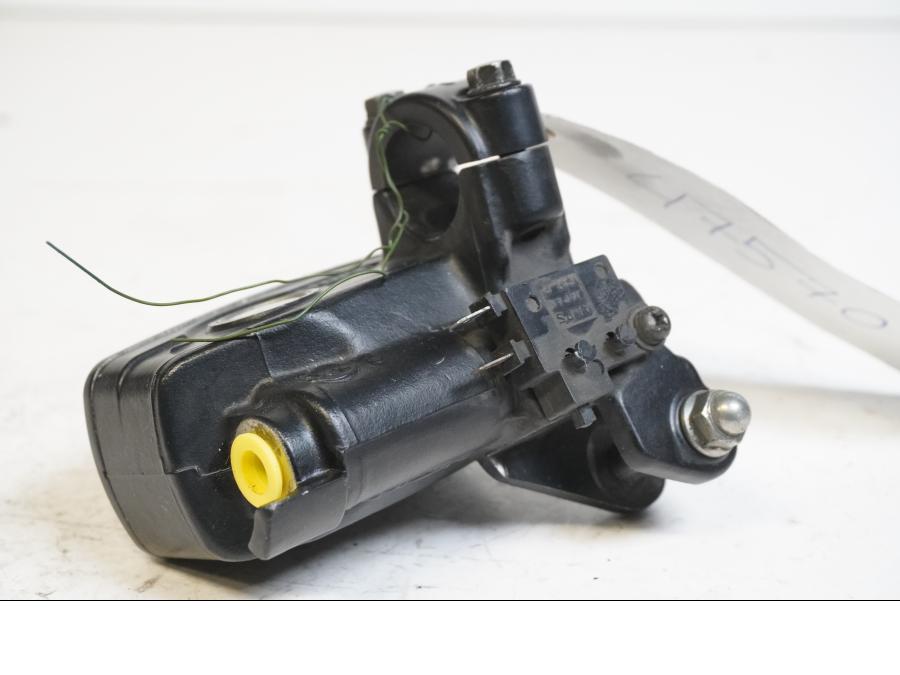 Höger sida på Bromshuvudcylinder från en Honda CBR 1100 XX -2000 motorcykel.