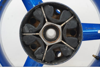 Höger sida på Fälg från en Suzuki GSX-R 750 -2001 motorcykel.