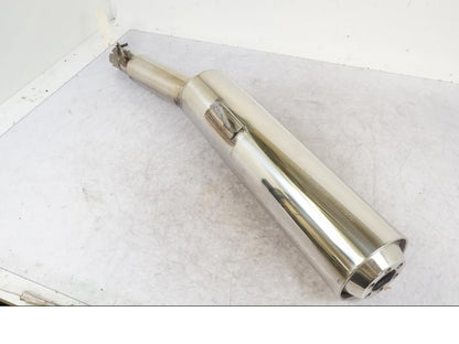 Baksidan på Ljuddämpare från en Honda CBR 1100 XX -2000 motorcykel.