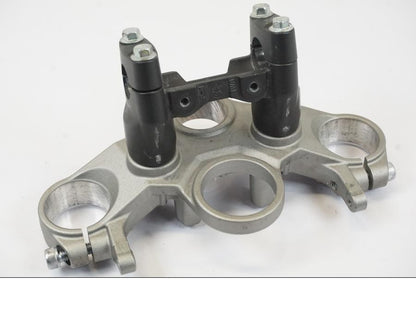 Höger sida på Gaffelkrona från en Yamaha MT-07 -2016 motorcykel.