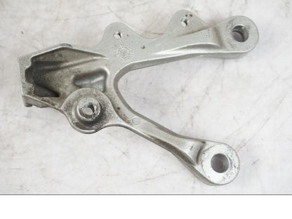 Vänster sida på Fotpinnefäste från en Kawasaki ZX-6R -2006 motorcykel.