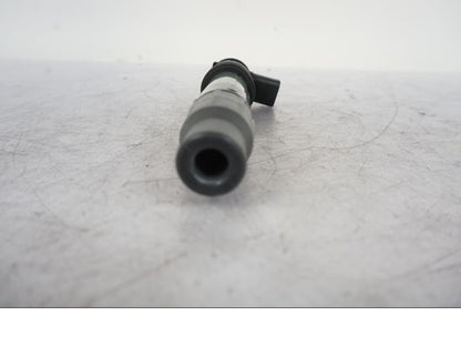 Vänster sida på Tändspole från en KTM 1290 Super Duke R -2023 motorcykel.