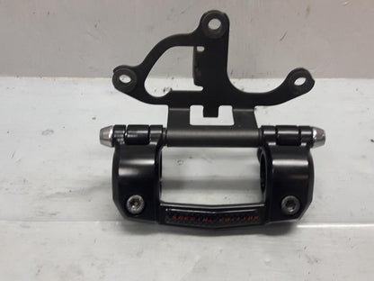 Framsidan på Styrfäste från en Kawasaki Z 1000 -2013 motorcykel.