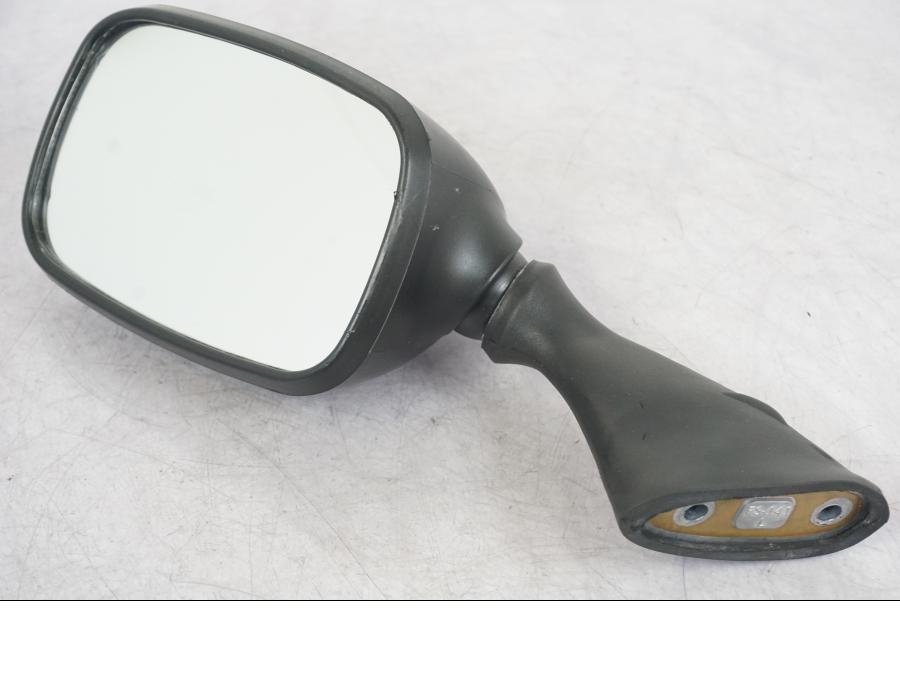 Framsidan på Backspegel från en Suzuki GSX 1300 RX -1999 motorcykel.