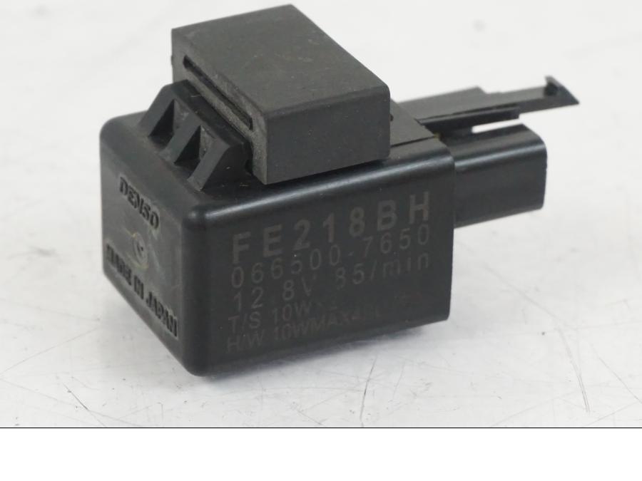 Framsidan på Blinkersrelä från en Yamaha MT-07 -2019 motorcykel.