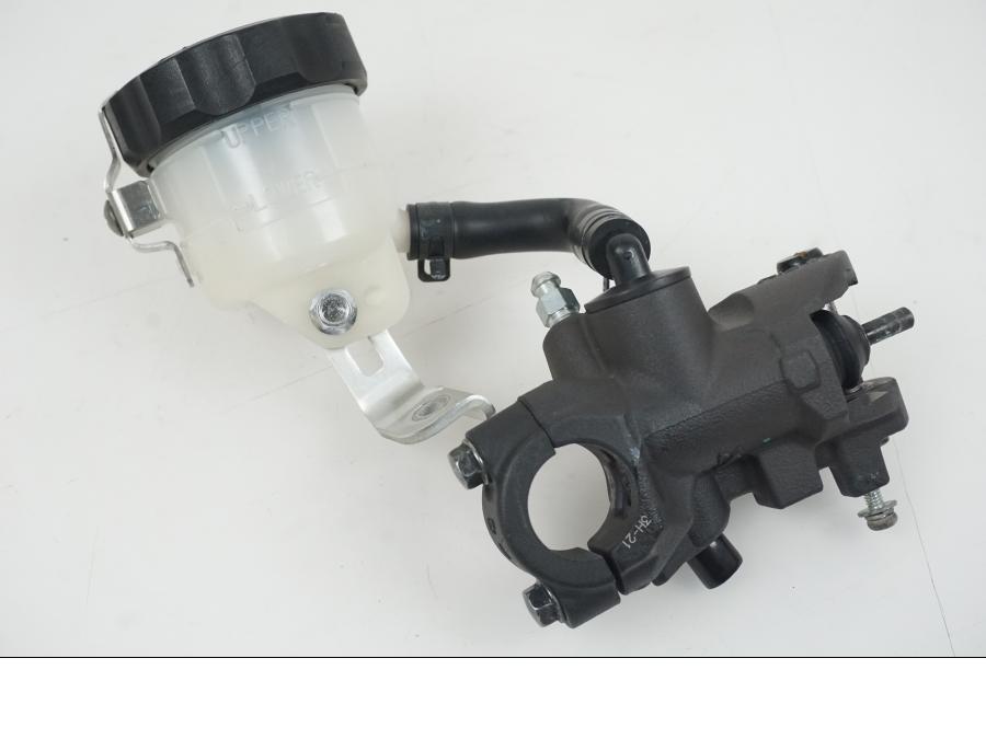 Framsidan på Bromshuvudcylinder från en Suzuki GSX-R 1000 -2007 motorcykel.