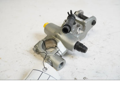 Framsidan på Bromshuvudcylinder från en KTM 990 Super Duke R -2010 motorcykel.