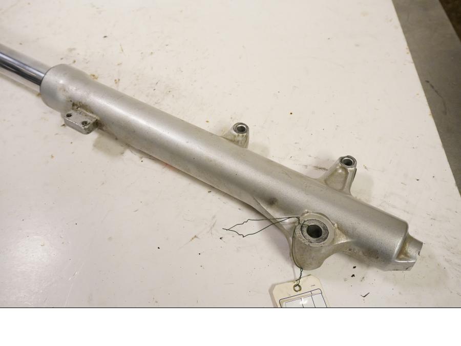 Baksidan på Gaffelben från en Honda XR 125 -2007 motorcykel.