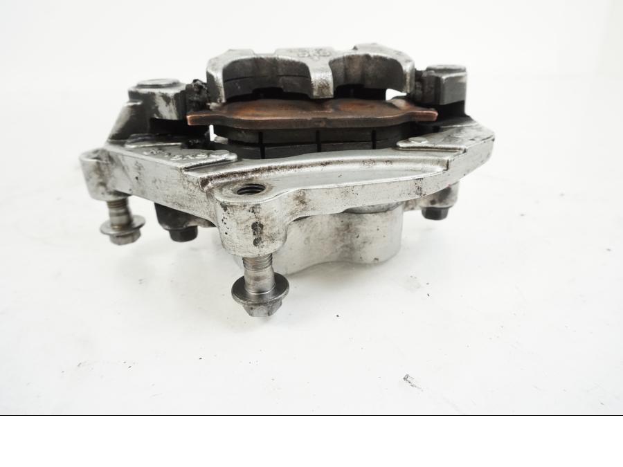 Vänster sida på Bromsok från en Yamaha XVS 1100 -2004 motorcykel.