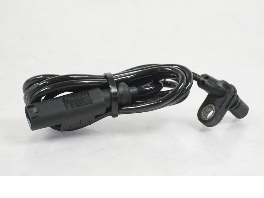 Snett uppifrån på ABS givare från en KTM 1290 Super Duke R -2022 motorcykel.