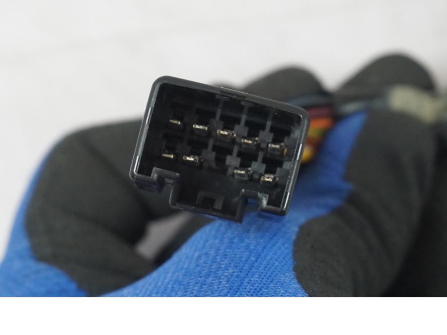 Höger sida på Styrelreglage från en Suzuki SV 650 -1999 motorcykel.