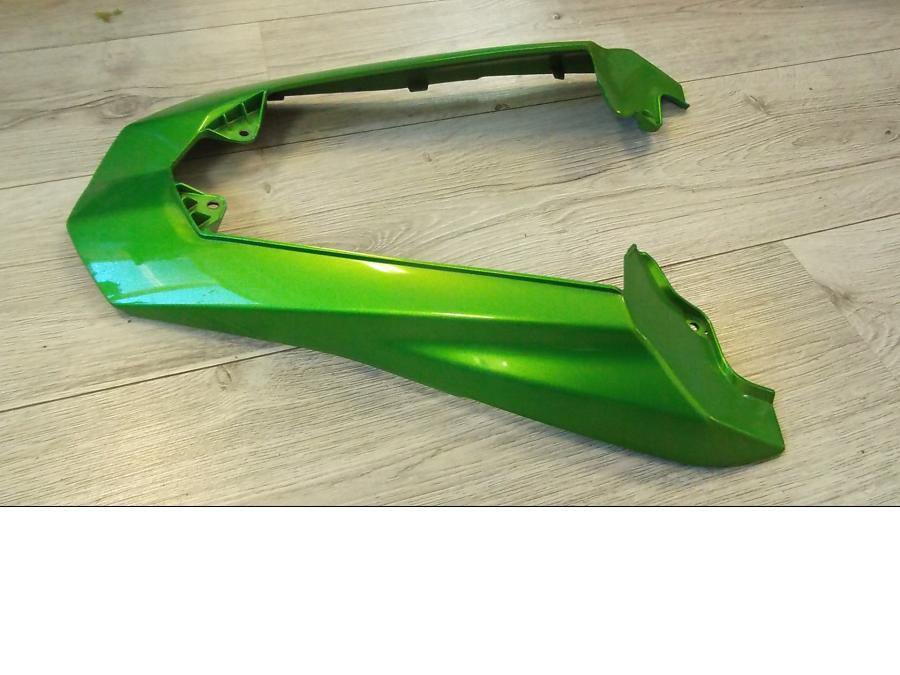 Baksidan på Bakvinge från en Kawasaki Z 1000 -2011 motorcykel.