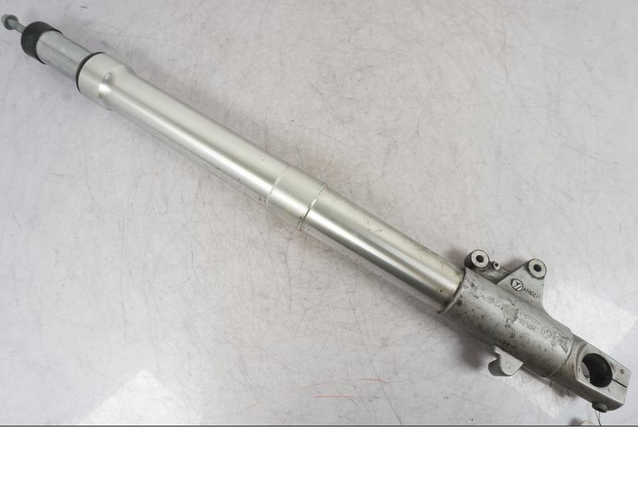 Extrabild5 på <p>Gaffelben höger till R 1200 RT 2011.</p>

<p>Skrapmärken, repor och mindre jack finns se bilder.</p> motorcykel.