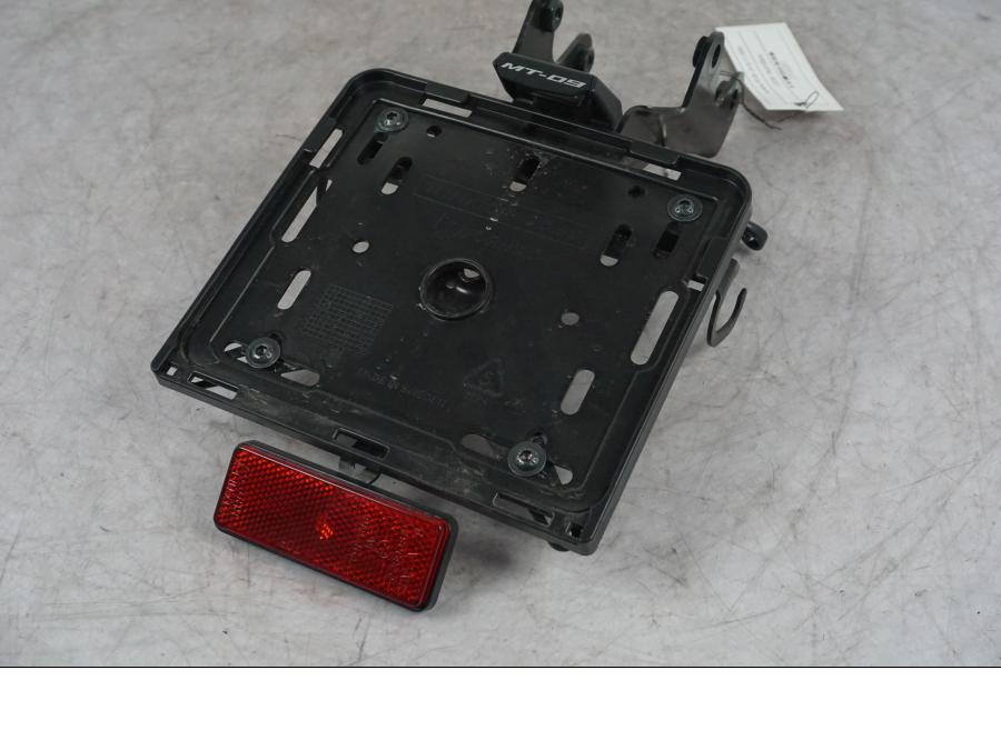 Framsidan på Skylthållare från en Yamaha MT-09 -2024 motorcykel.