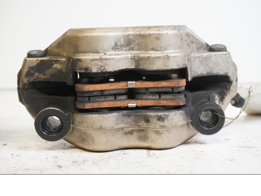 Höger sida på Bromsok från en Honda CBR 1000 RR -2007 motorcykel.