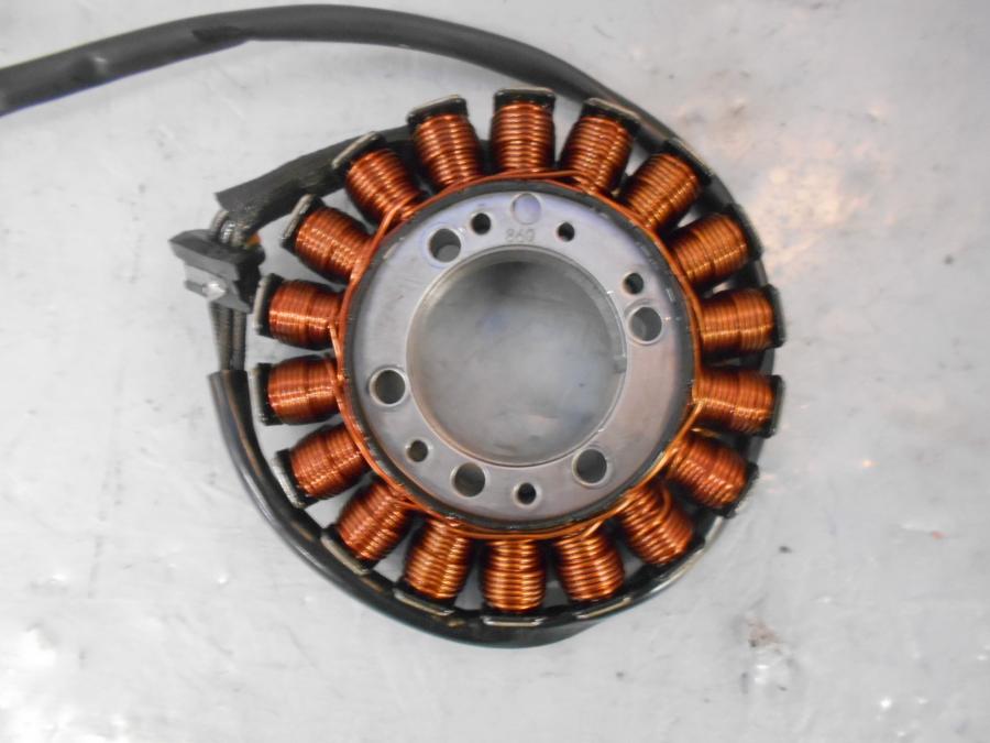 Framsidan på Generator från en Kawasaki Z 1000 -2019 motorcykel.