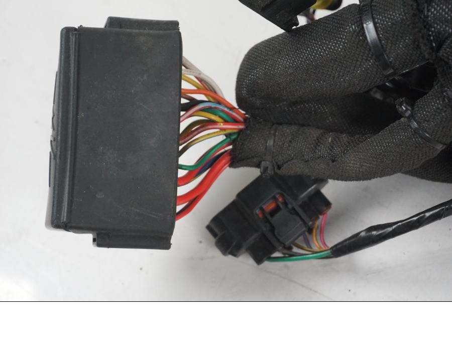 Extrabild3 på Kabelstam från en MV Agusta Dragster -2014 motorcykel.