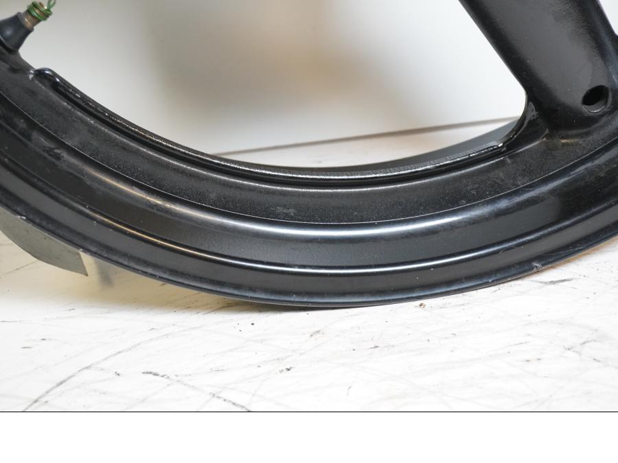 Extrabild4 på Fälg från en Suzuki GSX 1300 R -2003 motorcykel.