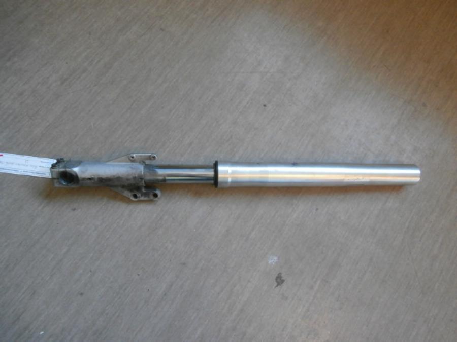 Vänster sida på Gaffelben från en Ducati Monster 600 -1998 motorcykel.