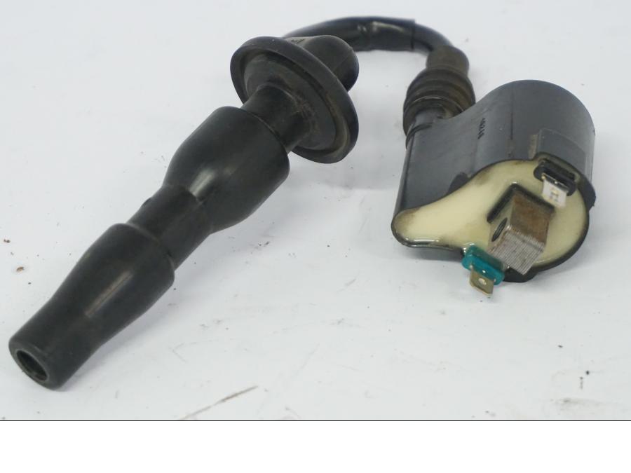 Höger sida på Tändspole från en Honda CB 500 X -2015 motorcykel.