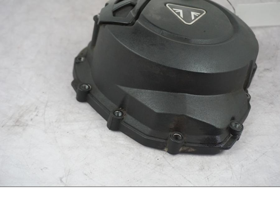 Höger sida på Kopplingskåpa från en Triumph Tiger Explorer -2016 motorcykel.
