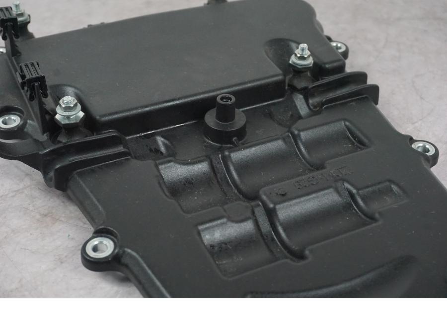 Snett nerifrån på Luftburk från en Ducati Multistrada V4 -2024 motorcykel.