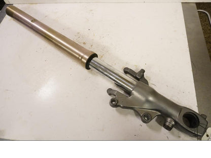 Framsidan på Gaffelben från en Kawasaki ZX-9R -1996 motorcykel.