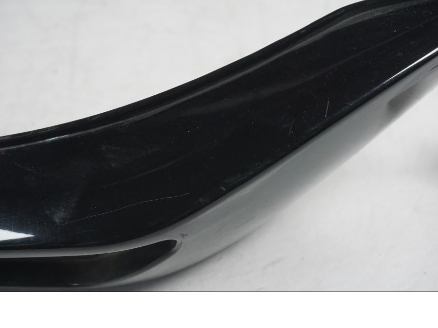 Snett uppifrån på Bakvinge från en Kawasaki ER-6N ABS -2010 motorcykel.