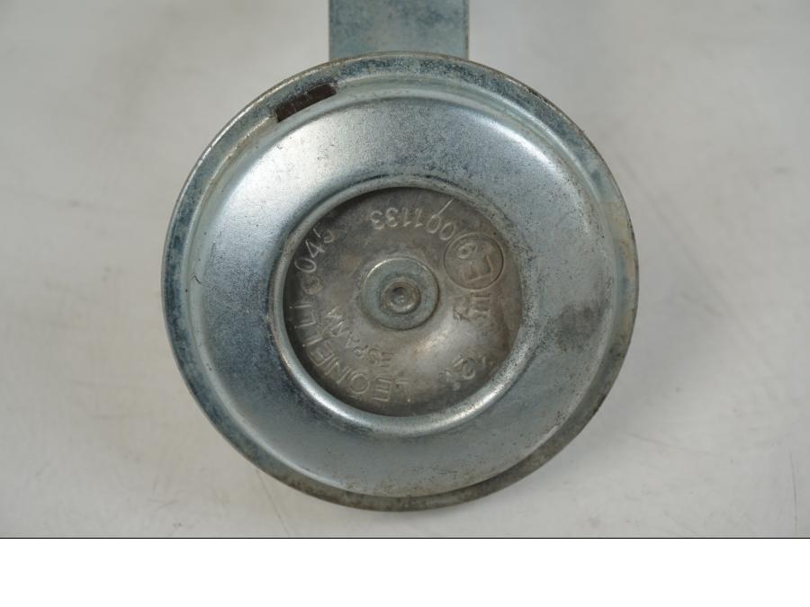 Höger sida på Signalhorn / Tuta från en AJP PR7 -2021 motorcykel.