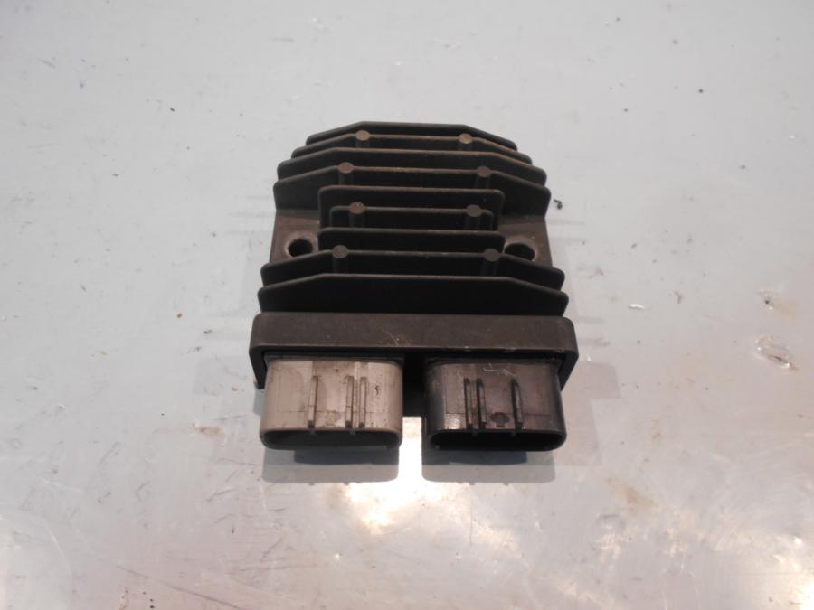 Framsidan på Likriktare från en BMW R 1200 GS -2014 motorcykel.