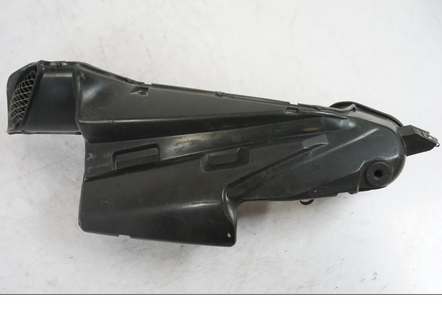 Snett uppifrån på Luftrör från en Suzuki GSX-R 750 -2007 motorcykel.