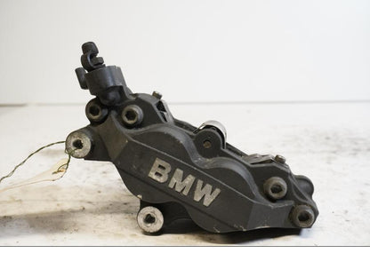 Framsidan på Bromsok från en BMW R 1150 RS -2002 motorcykel.