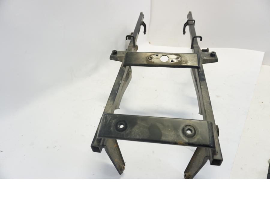 Framsidan på Bakram från en Suzuki DL 1000 -2003 motorcykel.