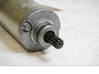 Baksidan på Startmotor från en Kawasaki ZX-6R -1998 motorcykel.