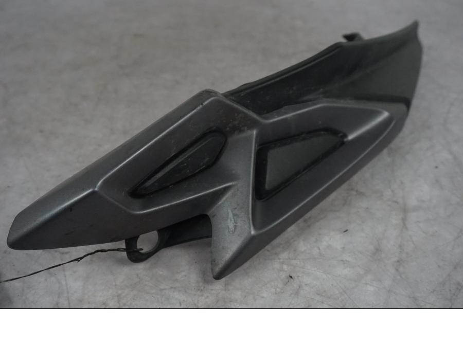 Baksidan på Tankkåpa från en Triumph Tiger Explorer -2016 motorcykel.