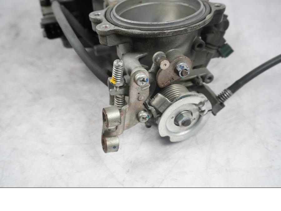 Snett uppifrån på Spjällhus från en Kawasaki ZX-10R -2008 motorcykel.